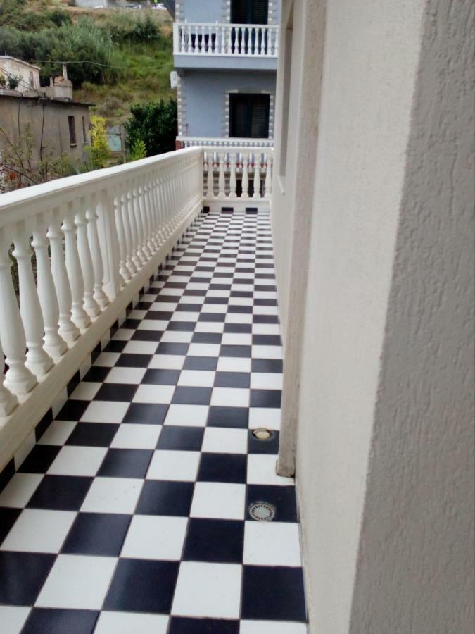 Apartament Gloria&Mitati Bashkia e Orikumit Exteriör bild